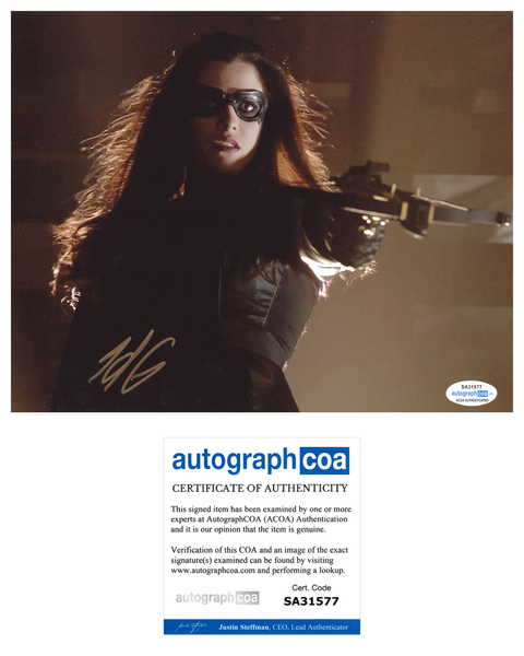 Jessica De Gouw Arrow Signed Autograph 8x10 Photo ACOA #3 - Outlaw Hobbies Authentic Autographs