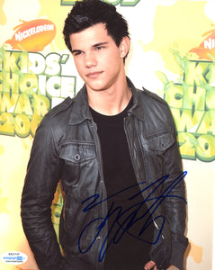 Taylor Lautner Twilight Signed Autograph 8x10 Photo ACOA #2 - Outlaw Hobbies Authentic Autographs