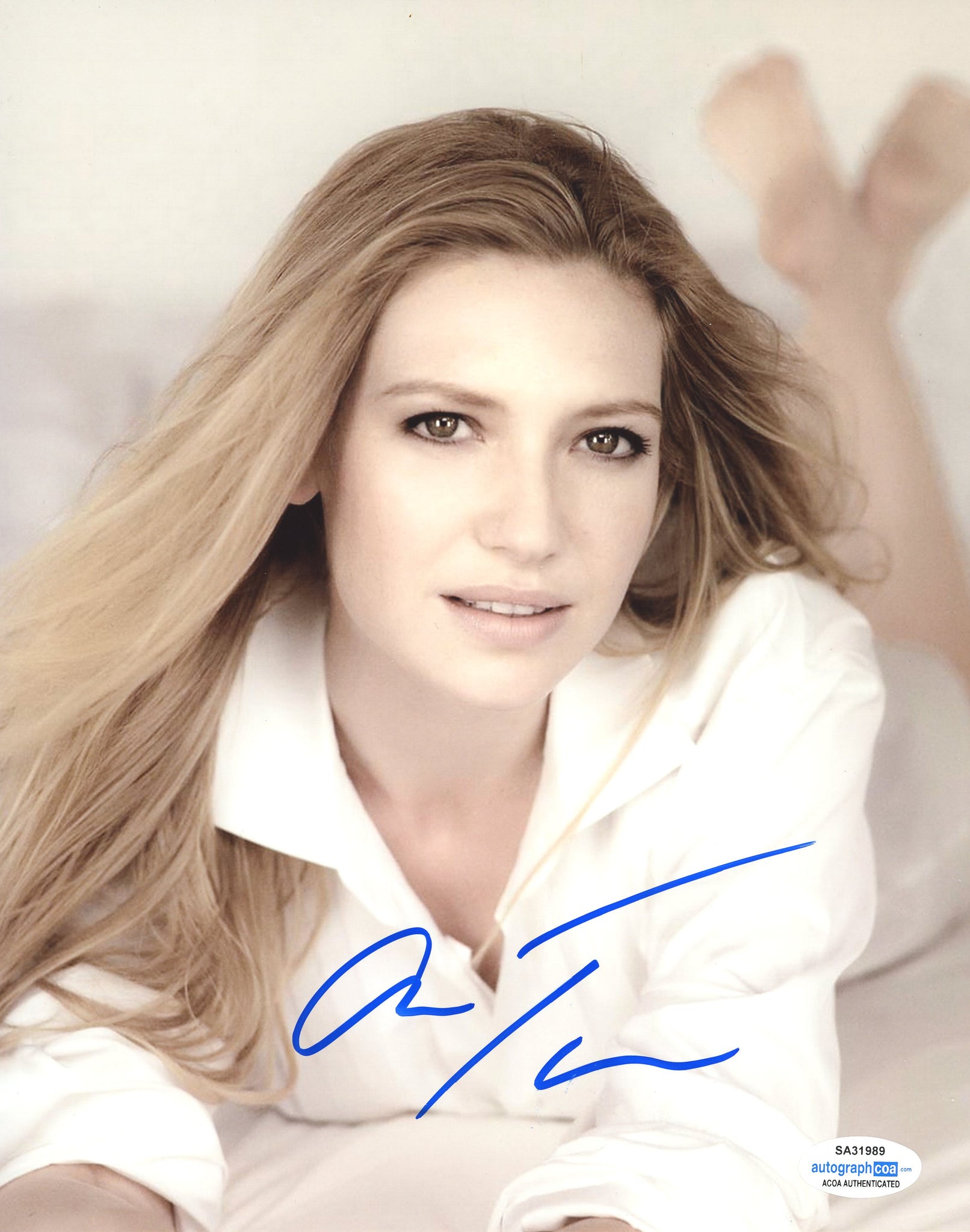 Anna Torv Sexy Fringe Signed Autograph 8x10 Photo ACOA #10 - Outlaw Hobbies Authentic Autographs