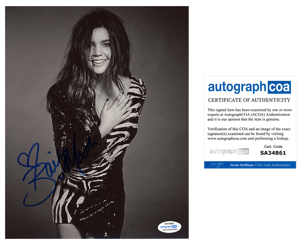 Bailee Madison Sexy Signed Autograph 8x10 Photo ACOA #40 - Outlaw Hobbies Authentic Autographs