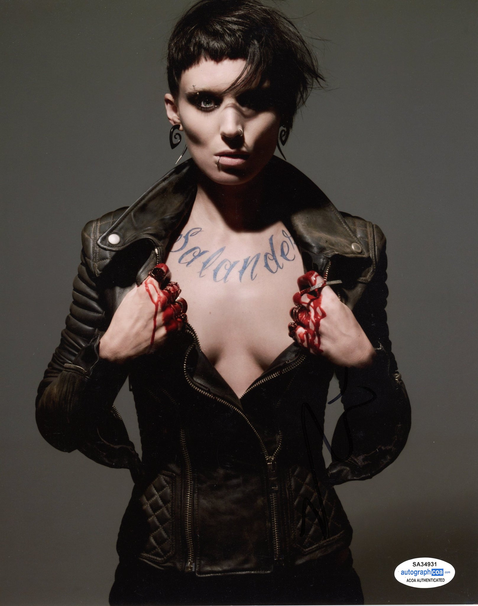 Rooney Mara Dragon Tattoo Sexy Signed Autograph 8x10 Photo ACOA - Outlaw Hobbies Authentic Autographs