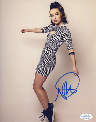 Kaitlyn Dever Sexy Signed Autograph 8x10 Photo ACOA #5 - Outlaw Hobbies Authentic Autographs