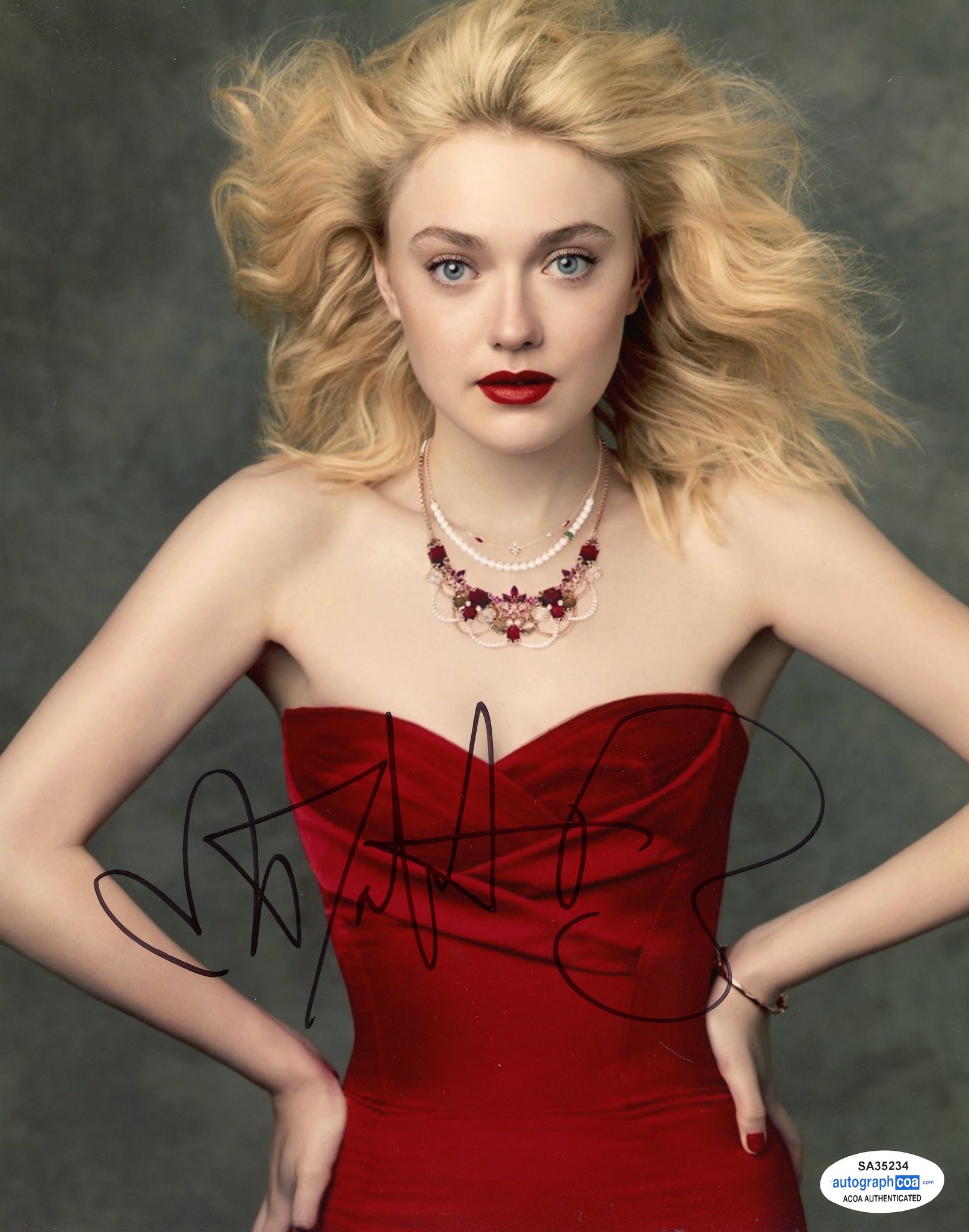 Dakota Fanning Sexy Signed Autograph 8x10 Photo ACOA #2 | Outlaw Hobbies  Authentic Autographs