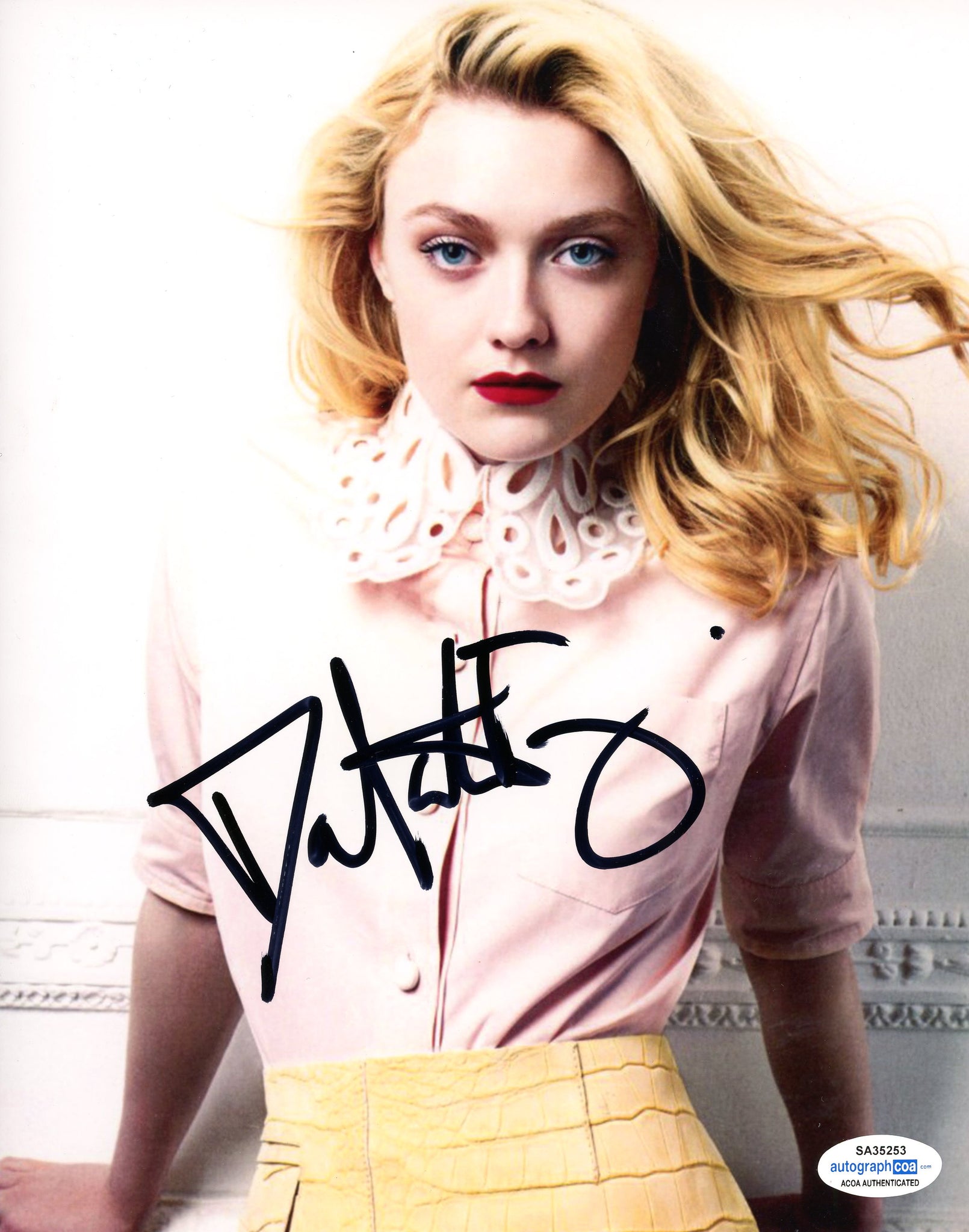 Dakota Fanning Sexy Signed Autograph 8x10 Photo ACOA #6 | Outlaw Hobbies  Authentic Autographs