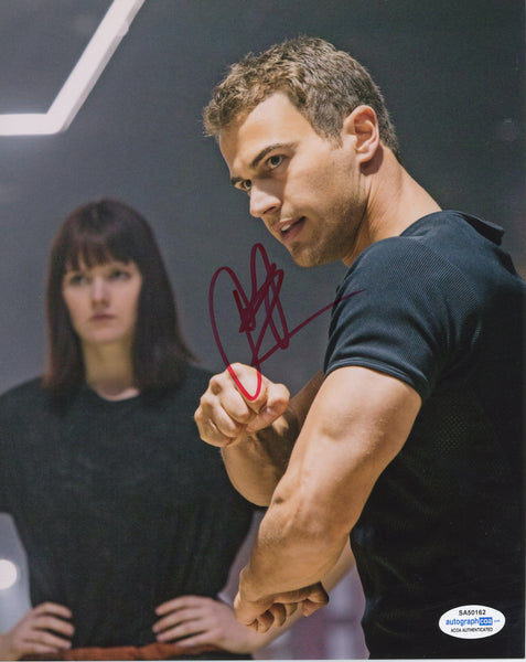 Theo James Divergent Signed Autograph 8x10 Photo ACOA