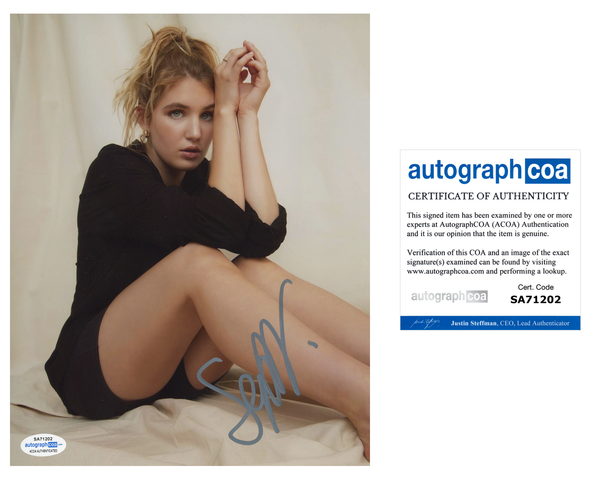 Sophie Nelisse Sexy Signed Autograph 8x10 Photo ACOA