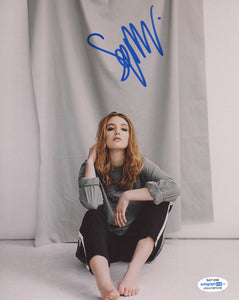 Sophie Nelisse Sexy Signed Autograph 8x10 Photo ACOA