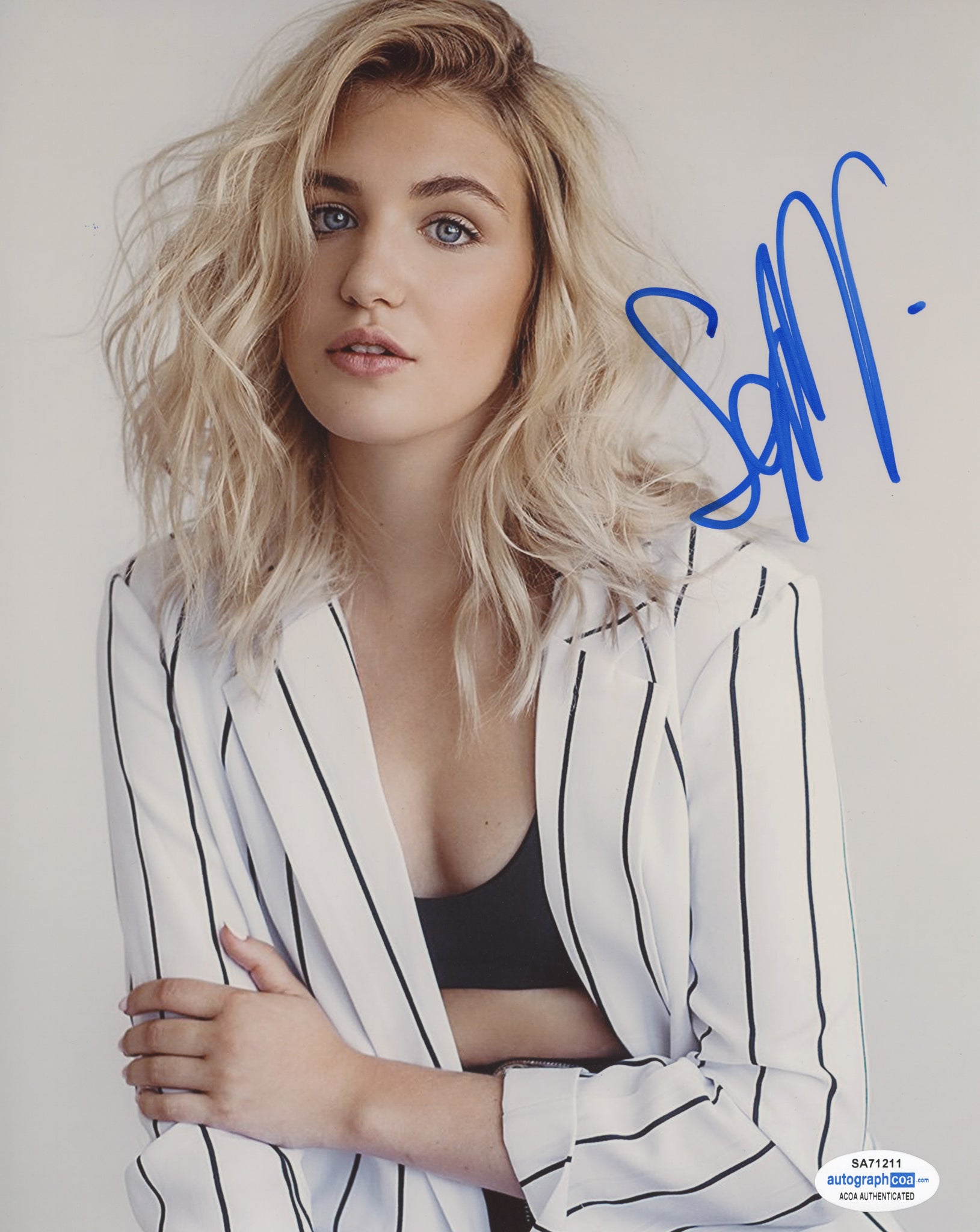 Sophie Nelisse Sexy Signed Autograph 8x10 Photo ACOA