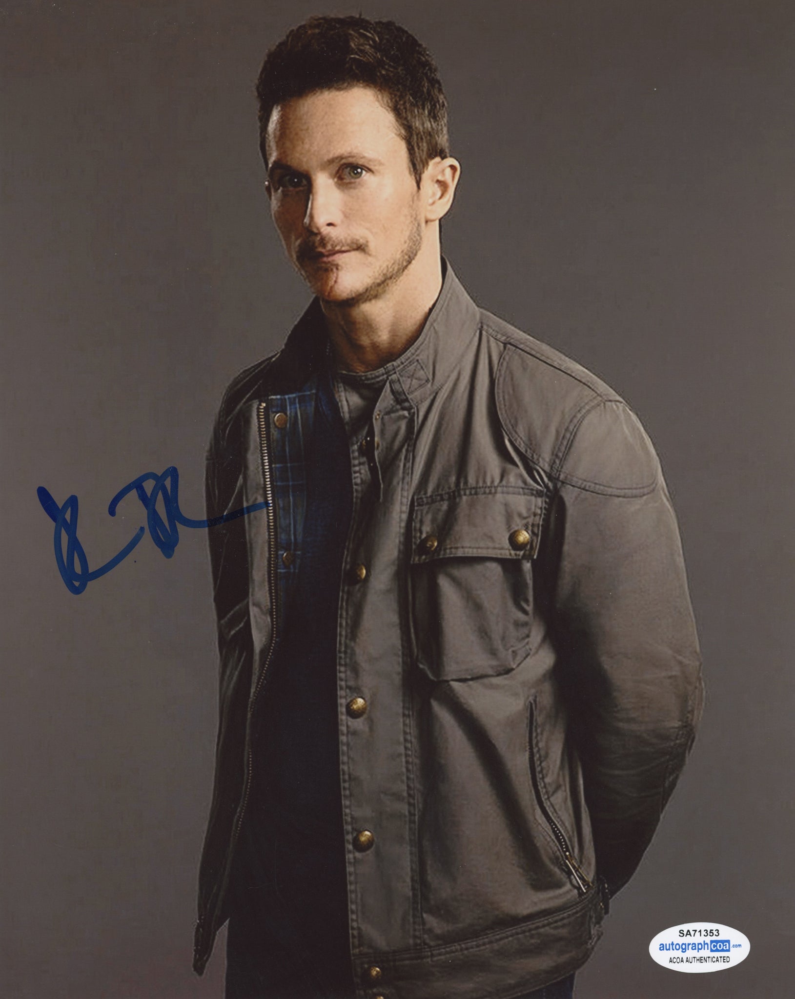 Jonathan Tucker Debris Signed Autograph 8x10 Photo ACOA