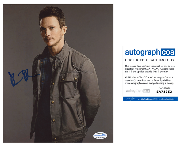 Jonathan Tucker Debris Signed Autograph 8x10 Photo ACOA