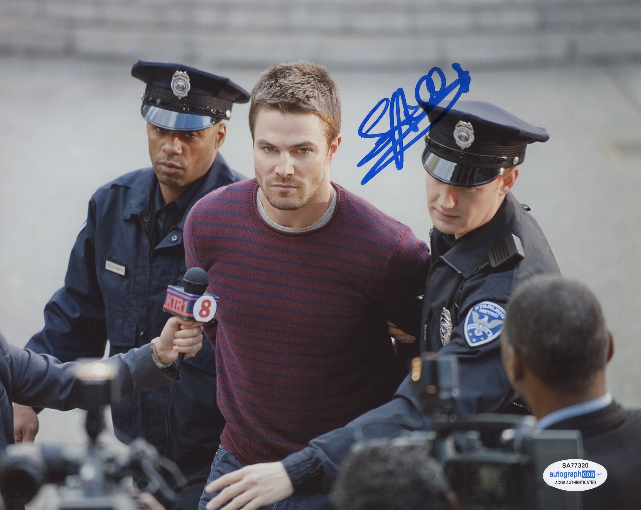 Stephen Amell Arrow Oliver Queen Signed Autograph 8x10 Photo ACOA