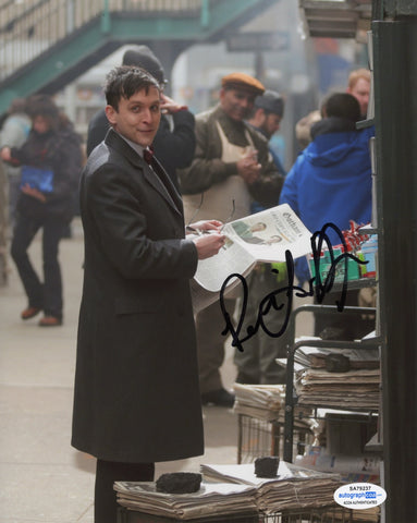 Robin Lord Taylor Gotham Signed Autograph 8x10 Photo ACOA