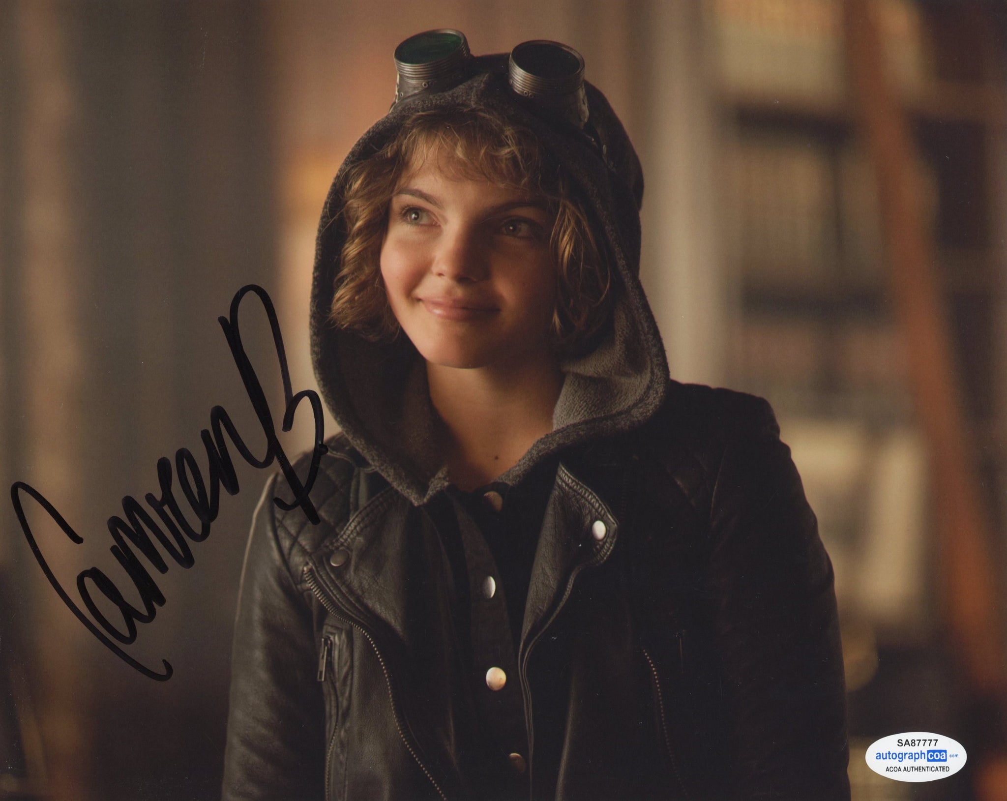 Camren Bicondova Gotham Signed Autograph 8x10 Photo ACOA