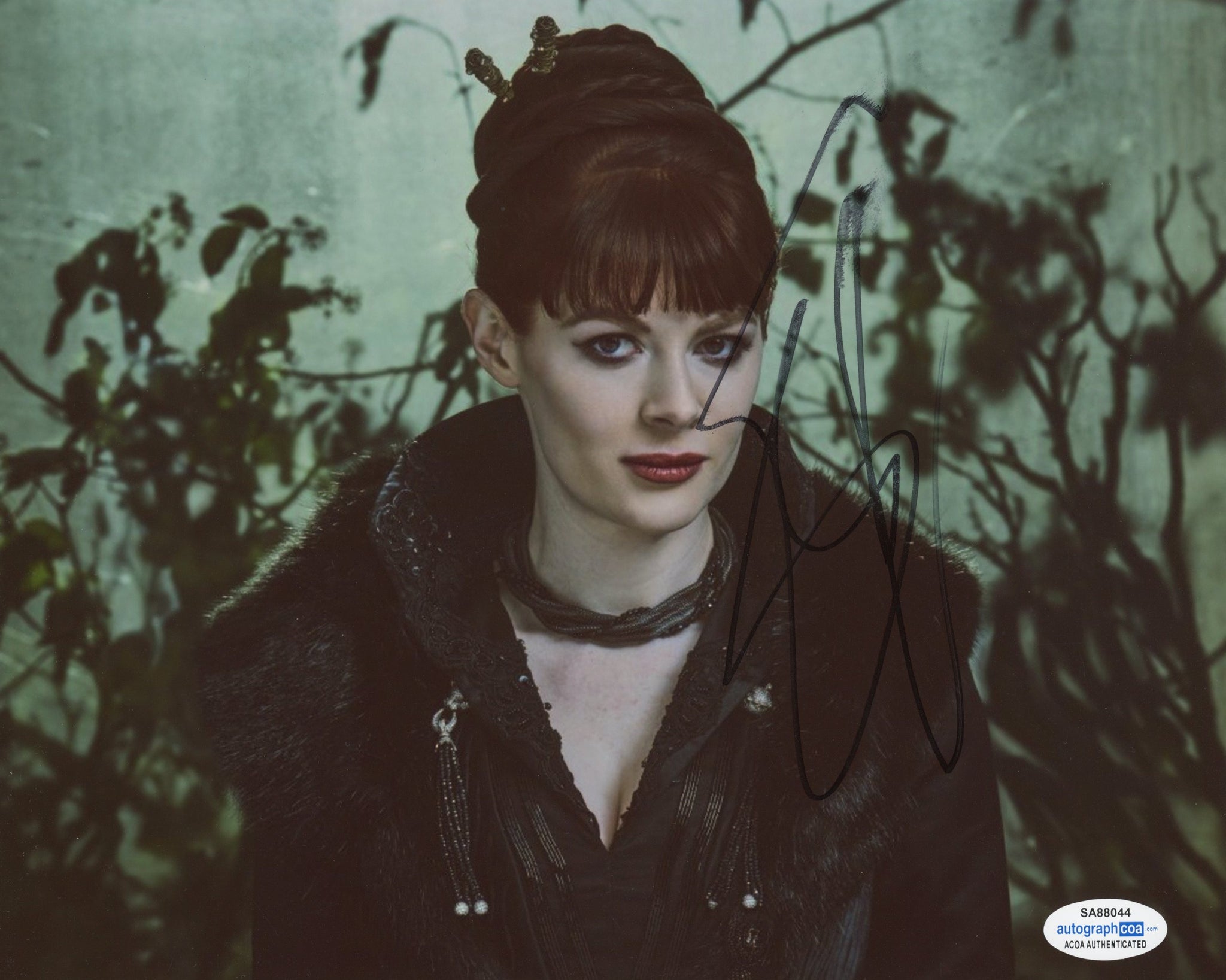 Emily Beecham Into the Badlands Signed Autograph 8x10 Photo ACOA