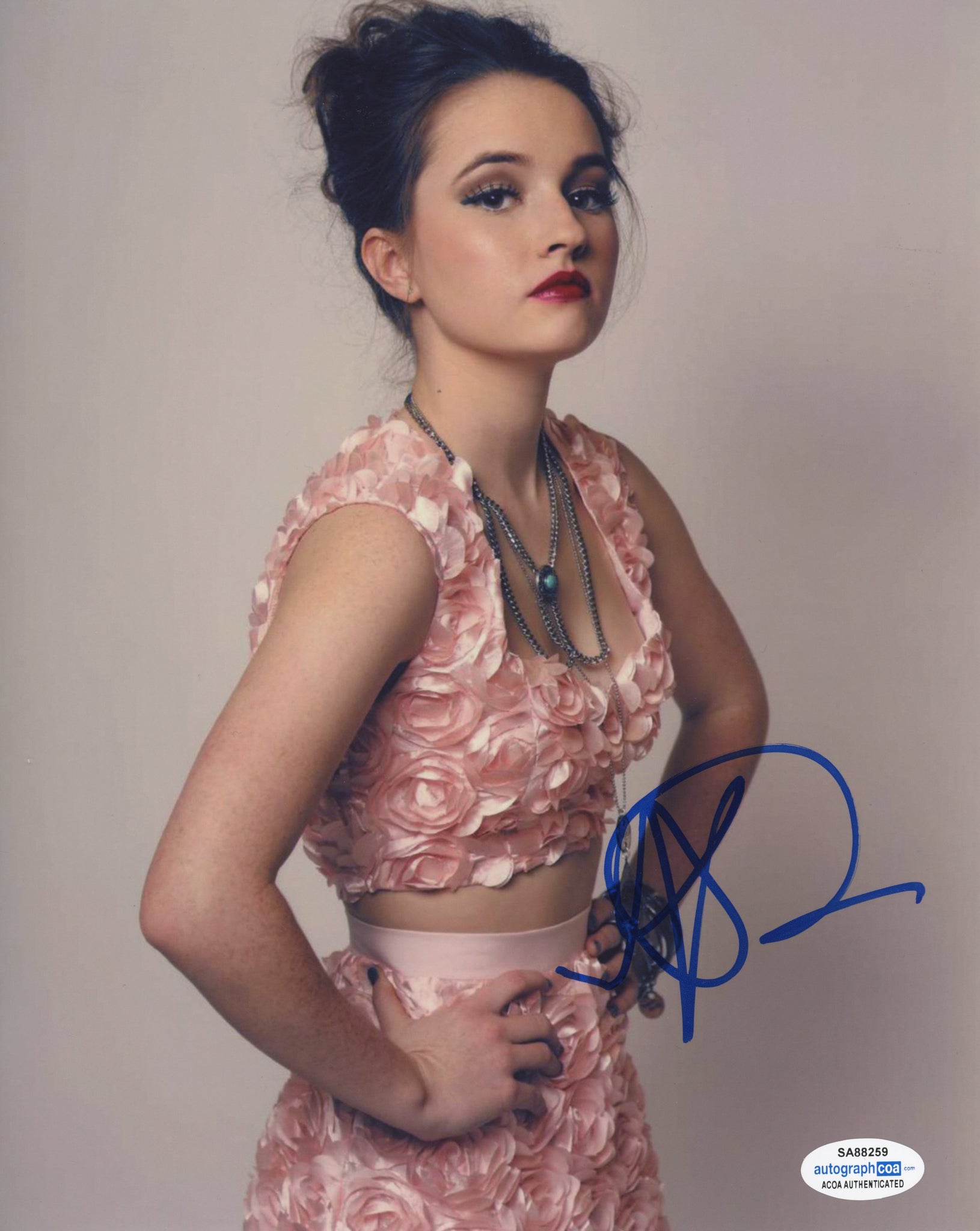 Kaitlyn Dever Sexy Signed Autograph 8x10 Photo ACOA