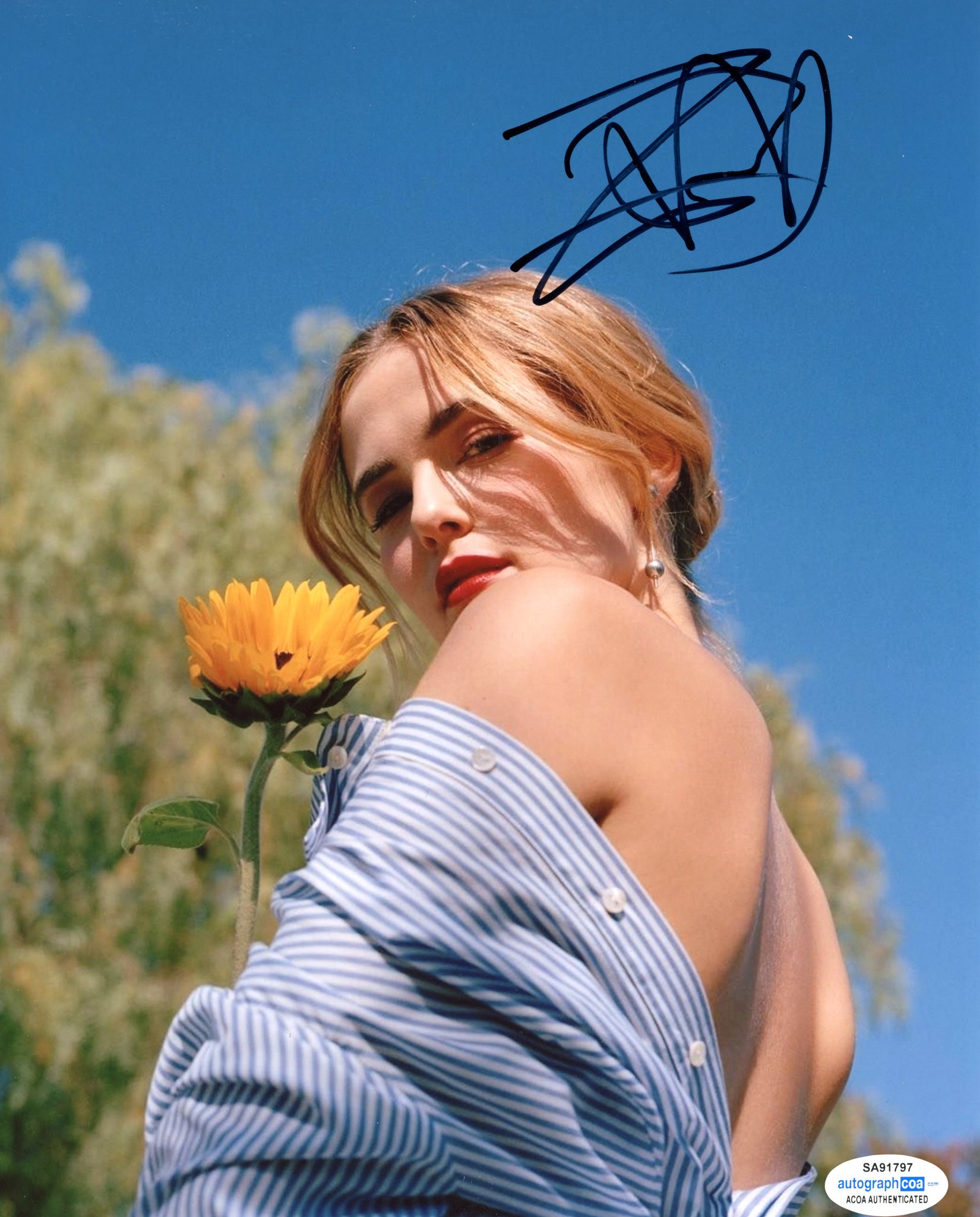 Zoey Deutch Sexy Signed Autograph 8x10 Photo ACOA