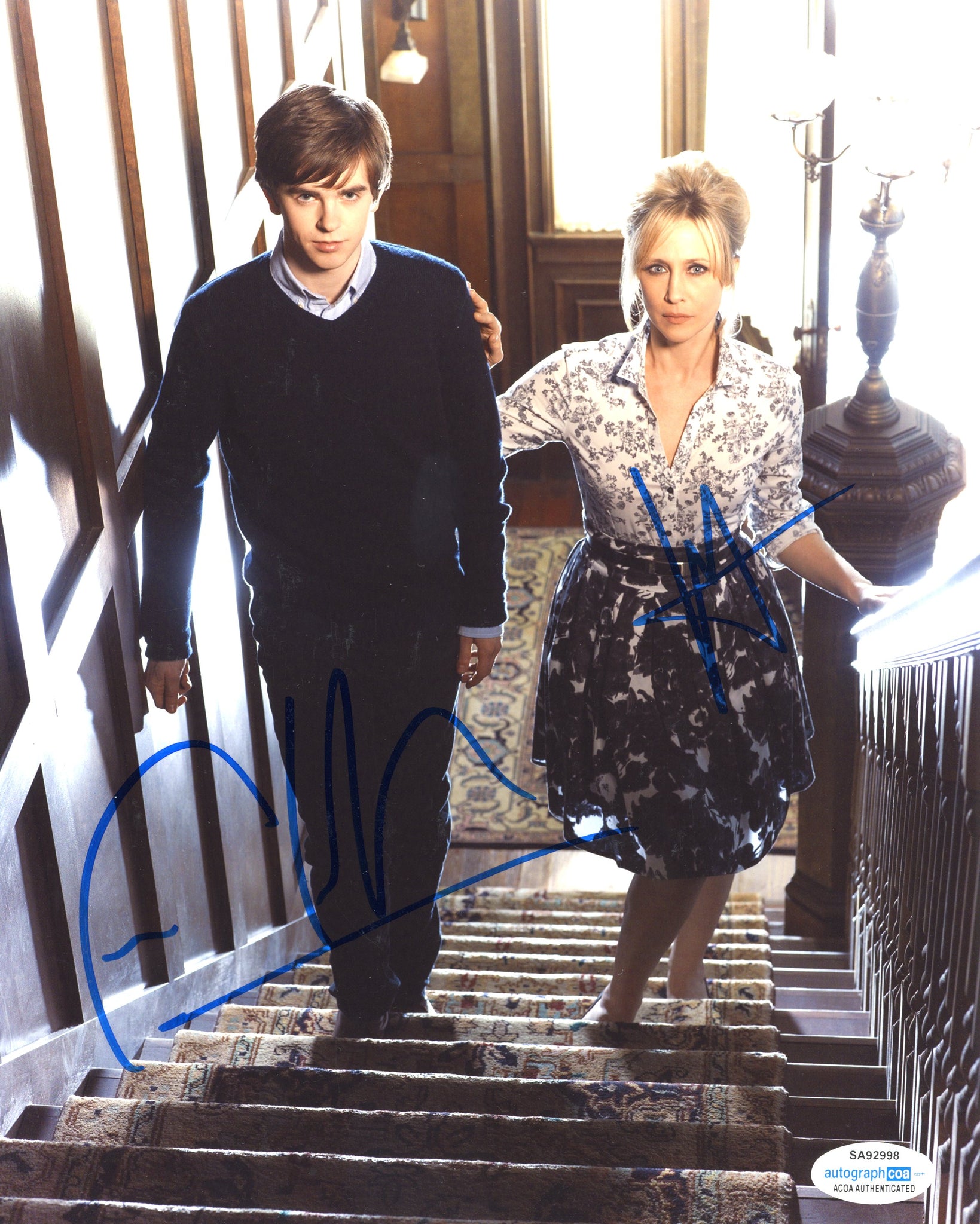 Bates Motel Vera Farmiga Freddie Highmore SIgned Autograph 8x10 Photo ACOA