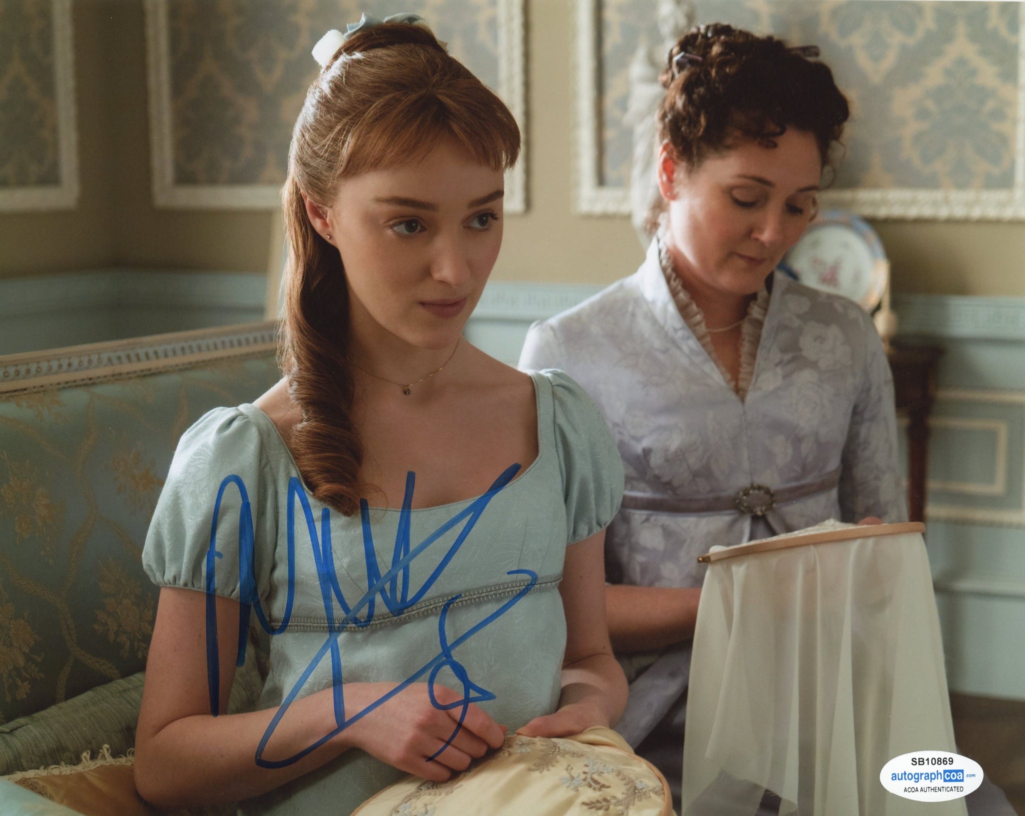 Phoebe Dynevor Bridgerton Signed Autograph 8x10 Photo ACOA