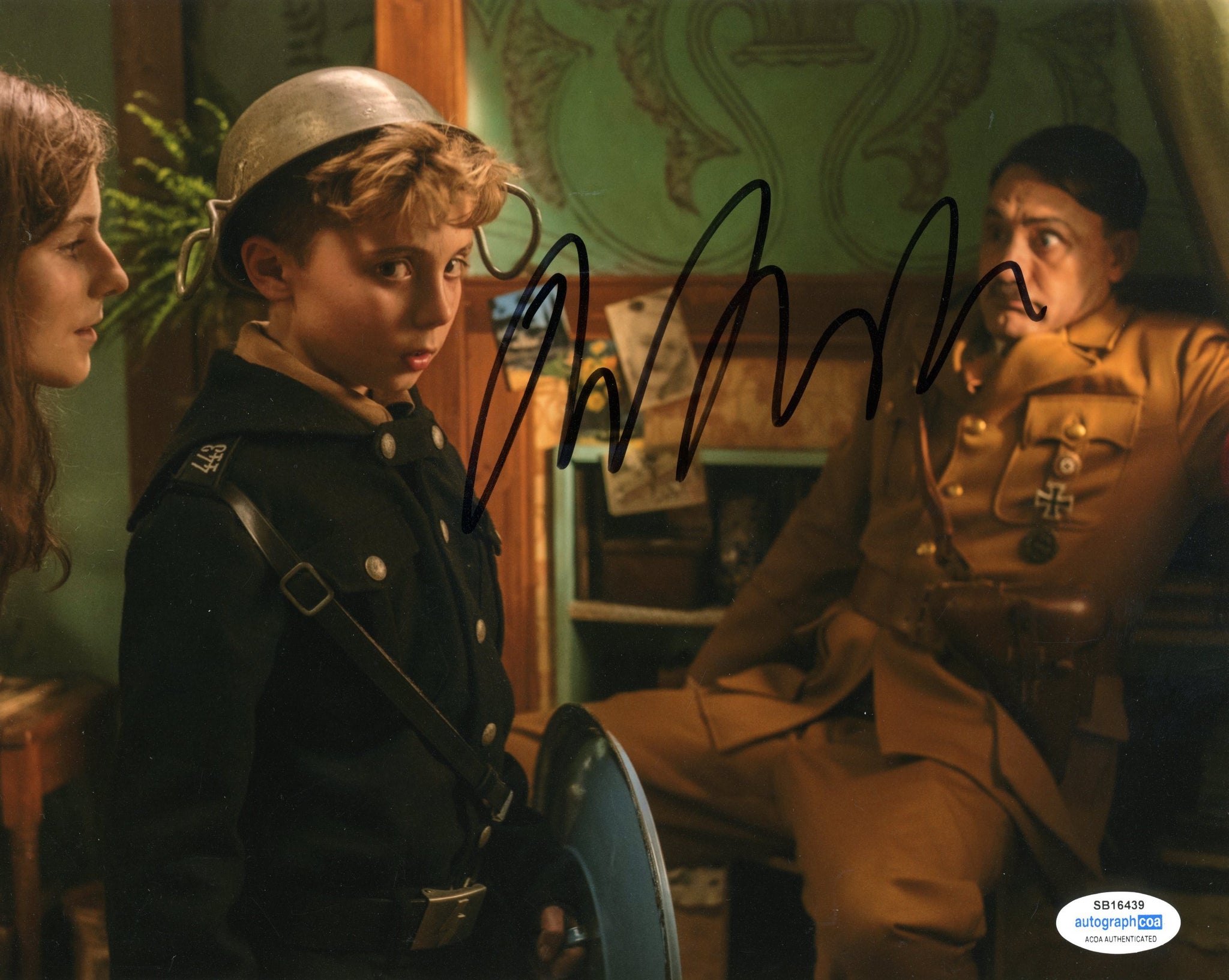 Roman Griffin Davis JoJo Rabbit Signed Autograph 8x10 Photo ACOA