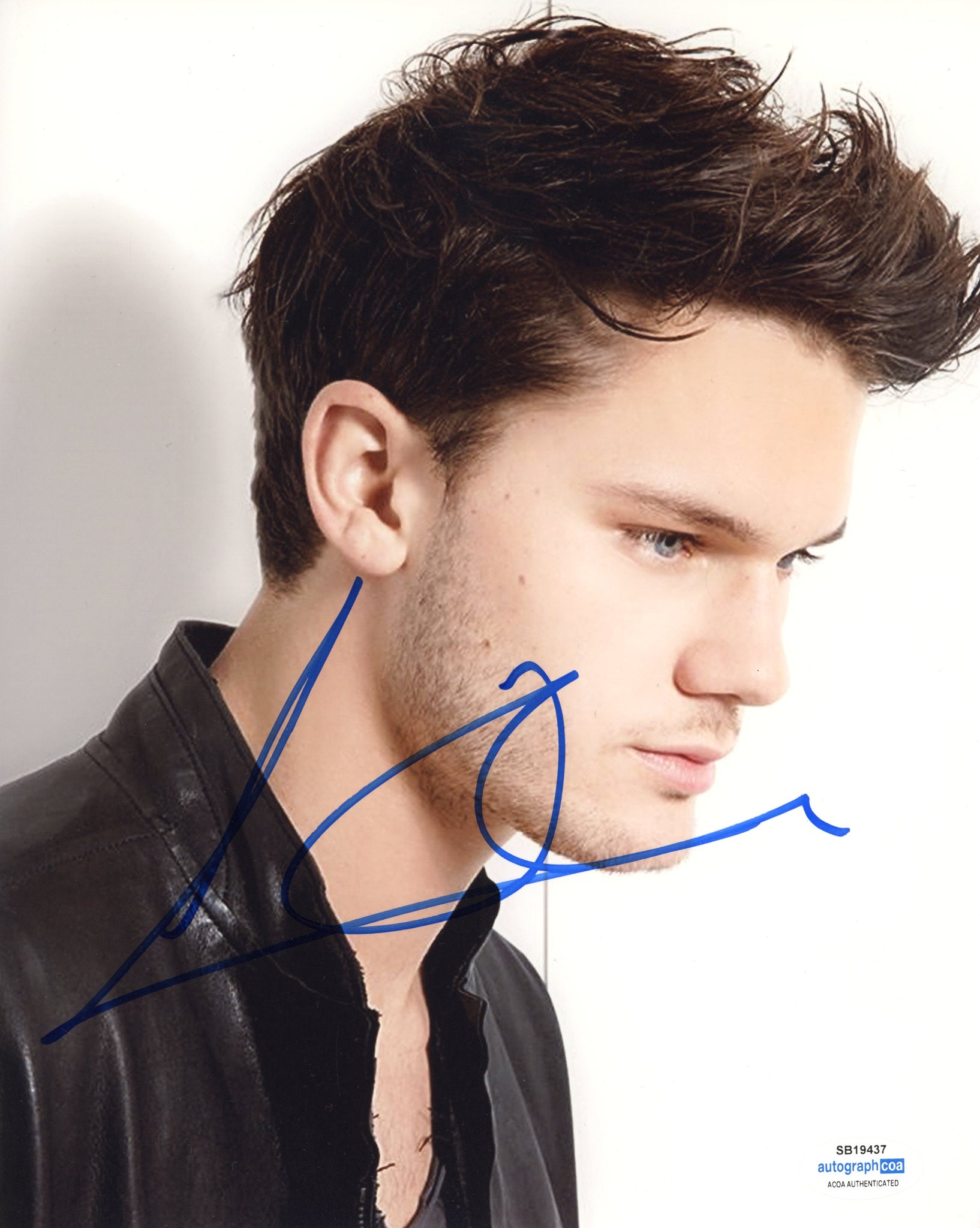 Jeremy Irvine War Horse Signed Autograph 8x10 Photo ACOA