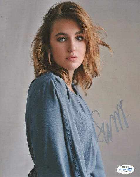 Sophie Nelisse Sexy Yellowjackets Signed Autograph 8x10 Photo ACOA