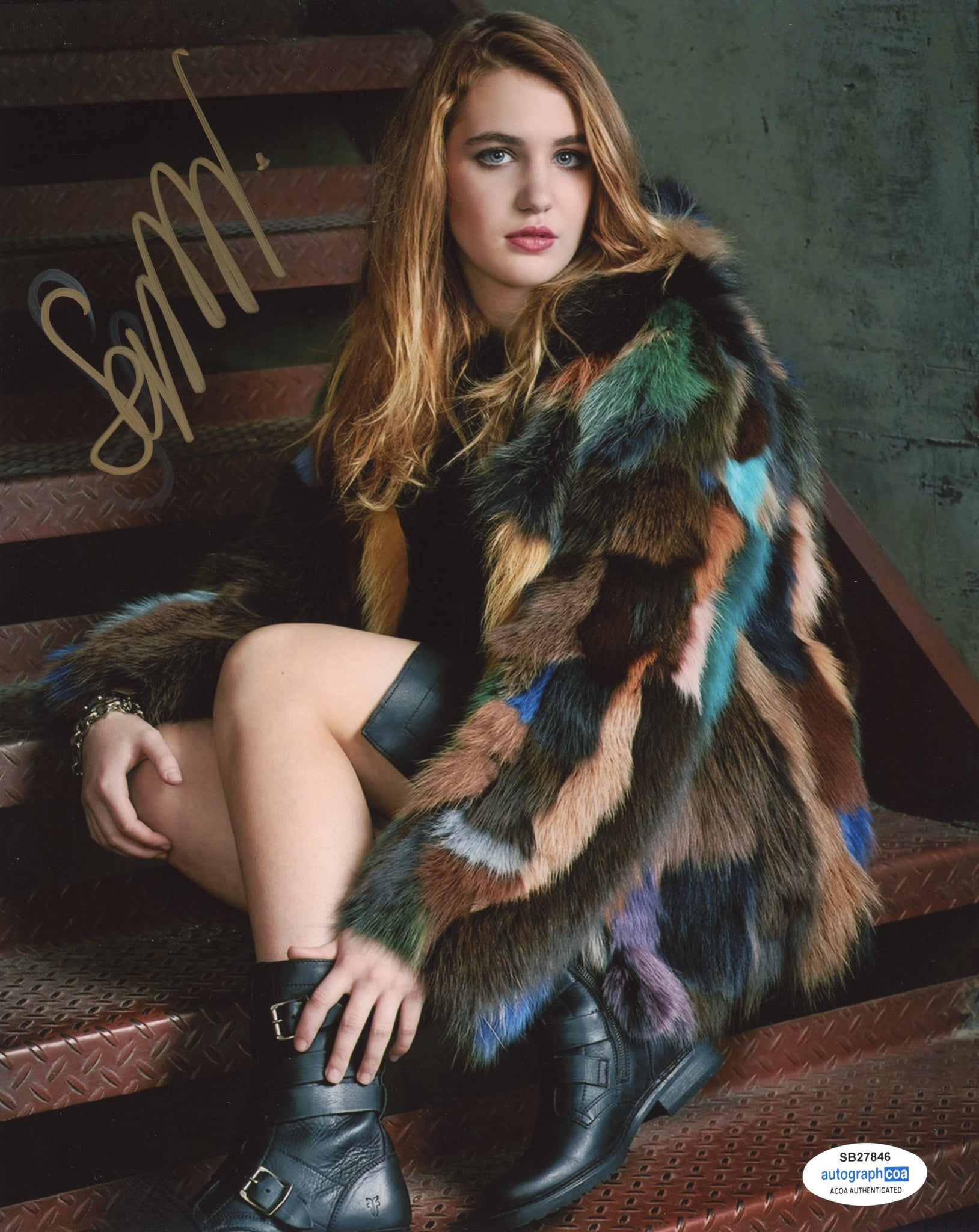 Sophie Nelisse Sexy Yellowjackets Signed Autograph 8x10 Photo ACOA