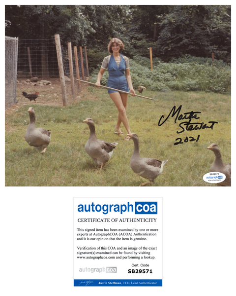 Martha Stewart Signed Autograph 8x10 Photo ACOA