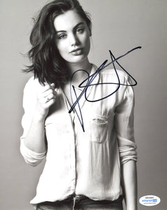 Poppy Corby-Tuech Fantastic Beasts Signed Autograph 8x10 Photo ACOA