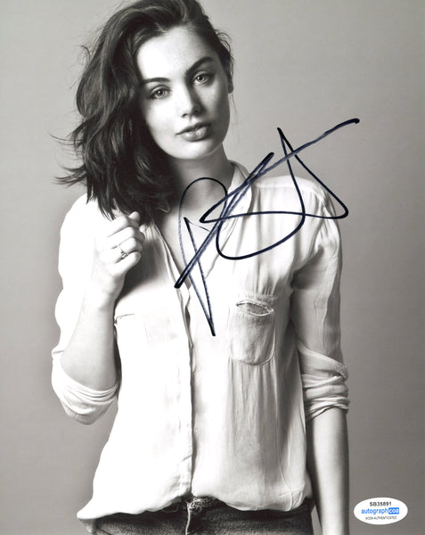 Poppy Corby-Tuech Fantastic Beasts Signed Autograph 8x10 Photo ACOA