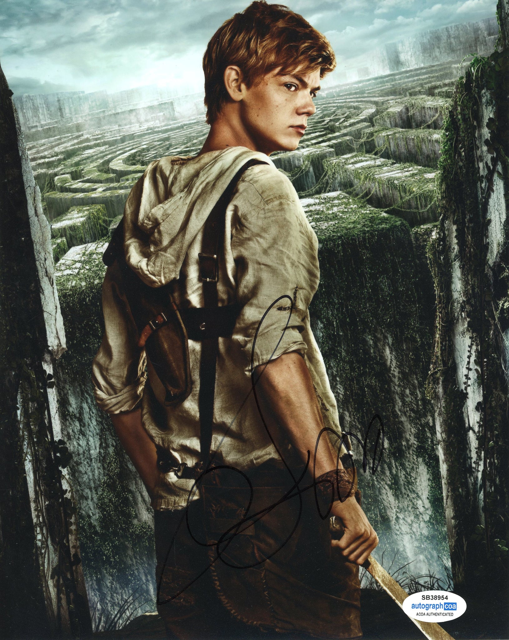 Thomas Brodie Sangster Maze Runner Signed Autograph 8x10 Photo ACOA