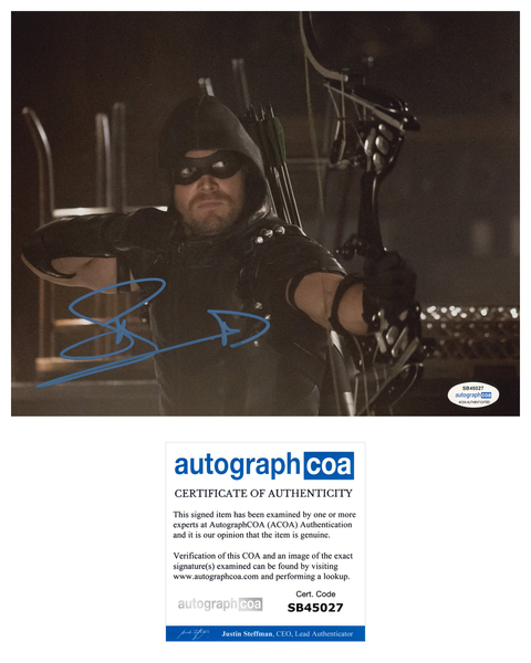 Stephen Amell Arrow Signed Autograph 8x10 Photo ACOA