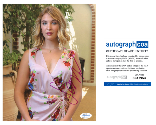 Sophie Nelisse Yellowjackets Signed Autograph 8x10 Photo ACOA