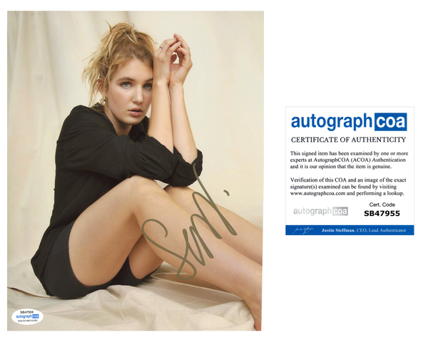 Sophie Nelisse Yellowjackets Signed Autograph 8x10 Photo ACOA