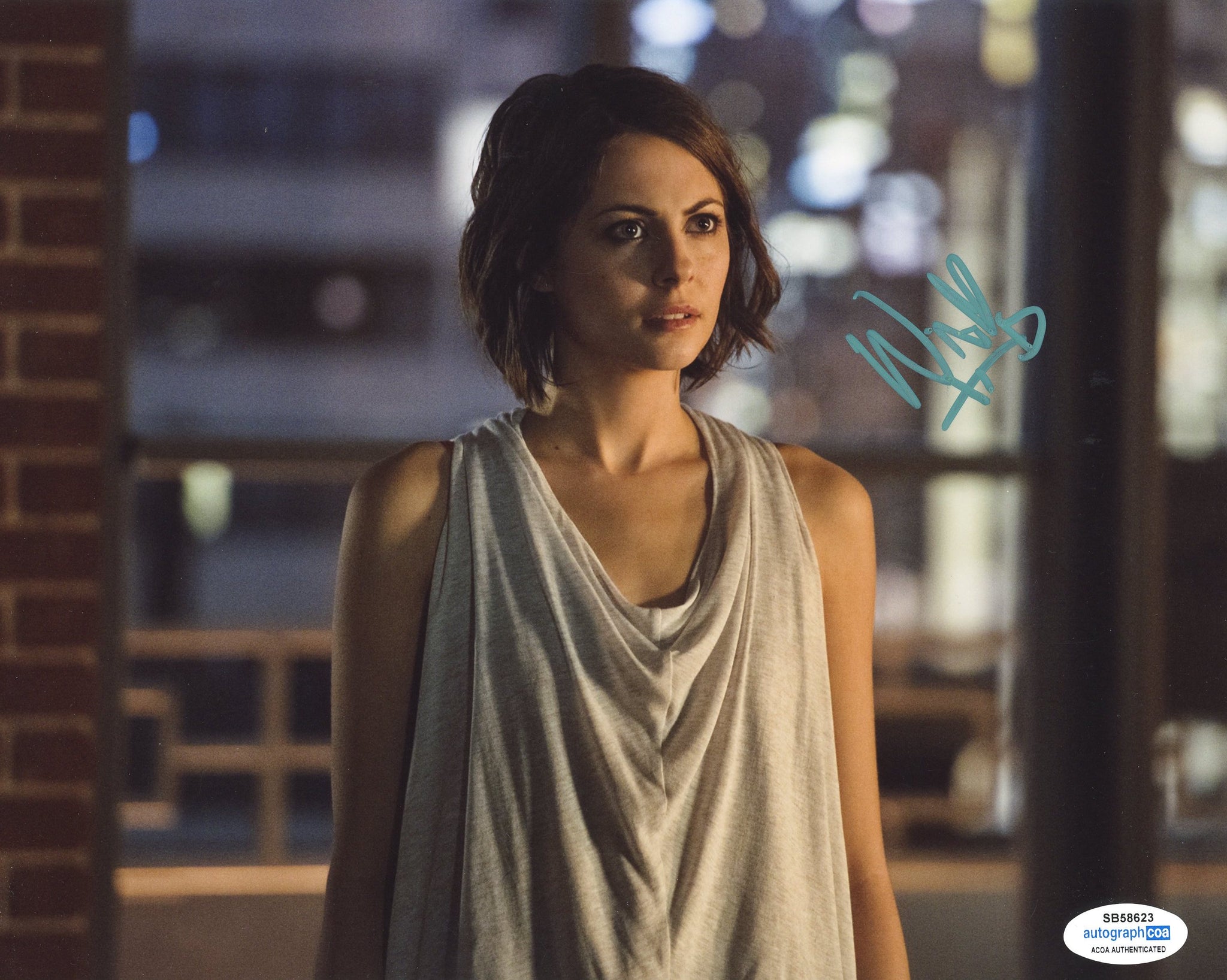 Willa Holland Arrow Signed Autograph 8x10 Photo ACOA