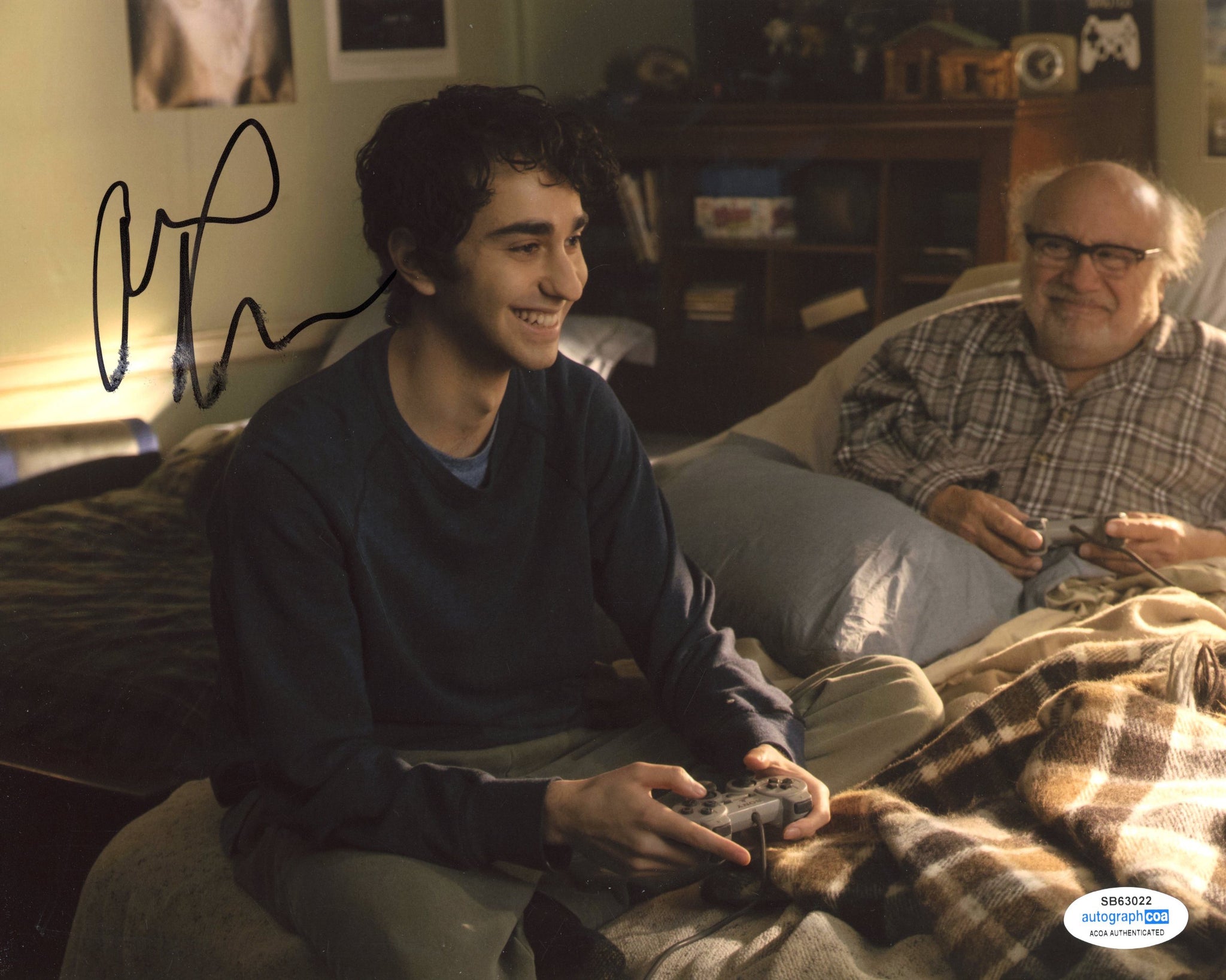 Alex Wolff Jumanji Signed Autograph 8x10 Photo ACOA