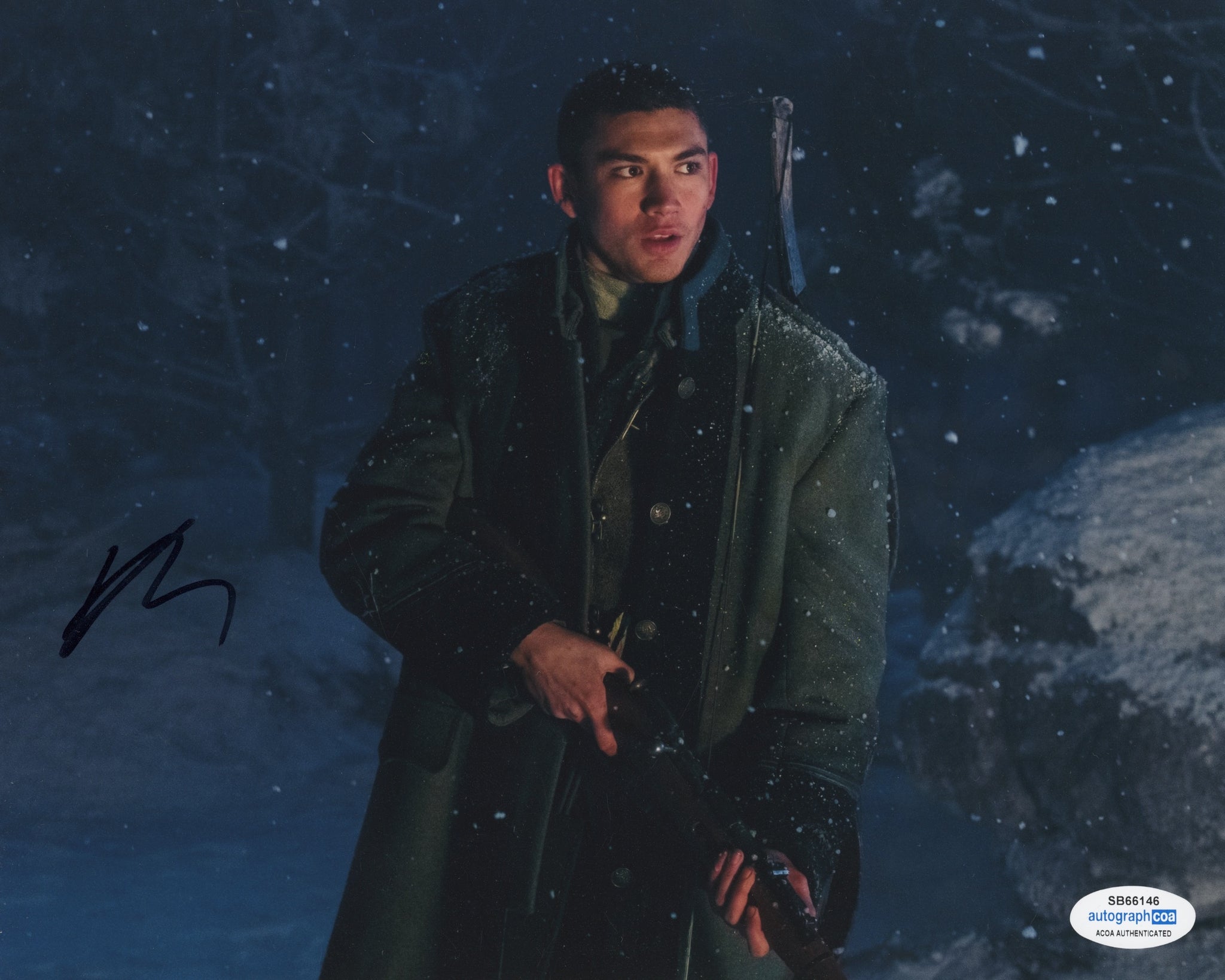 Archie Renaux Shadow and Bone Signed Autograph 8x10 Photo ACOA