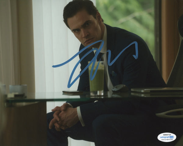 Tom Bateman Behind Her Eyes Signed Autograph 8x10 Photo ACOA