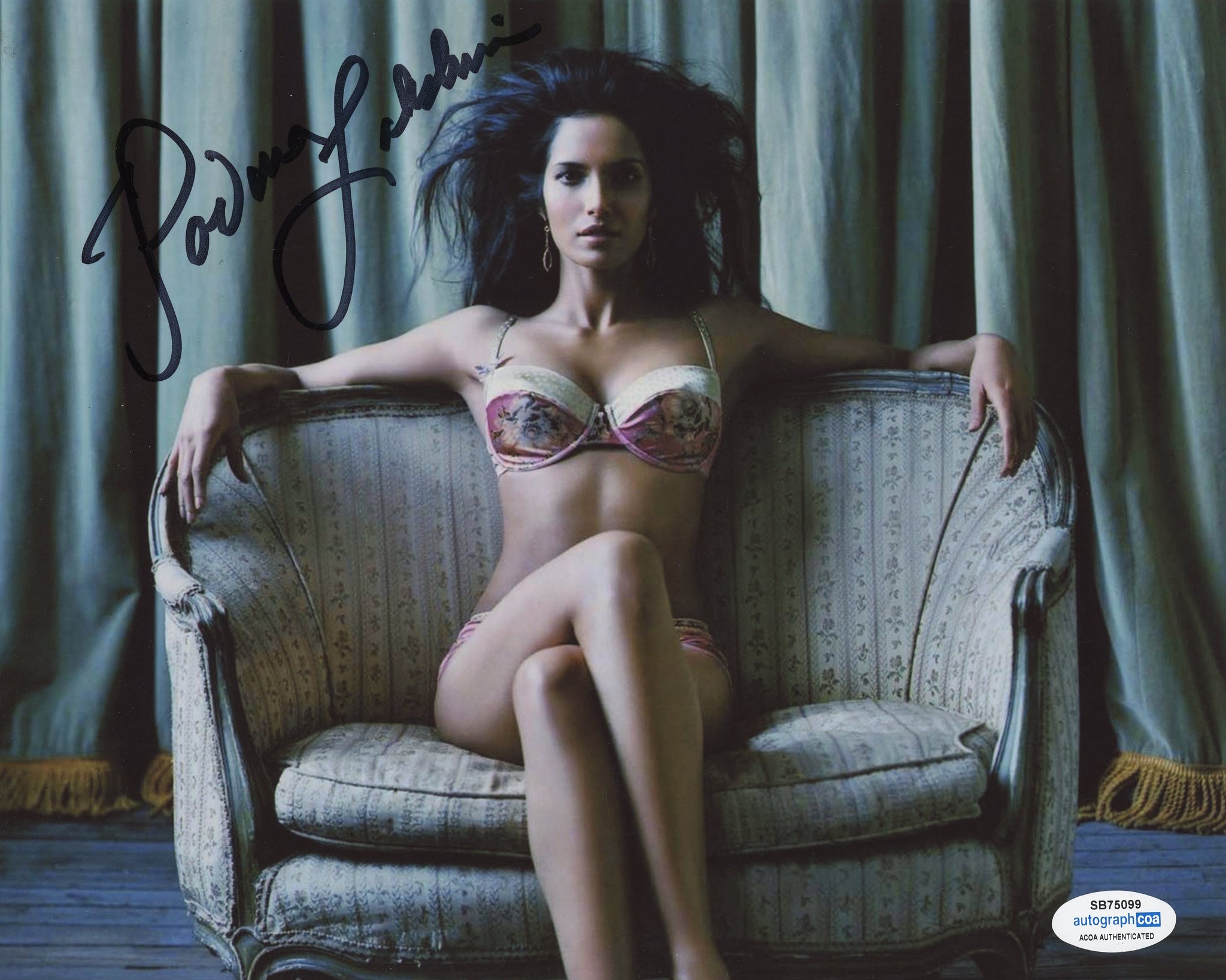 Padma Lakshmi Top Chef Sexy Signed Autograph 8x10 Photo ACOA