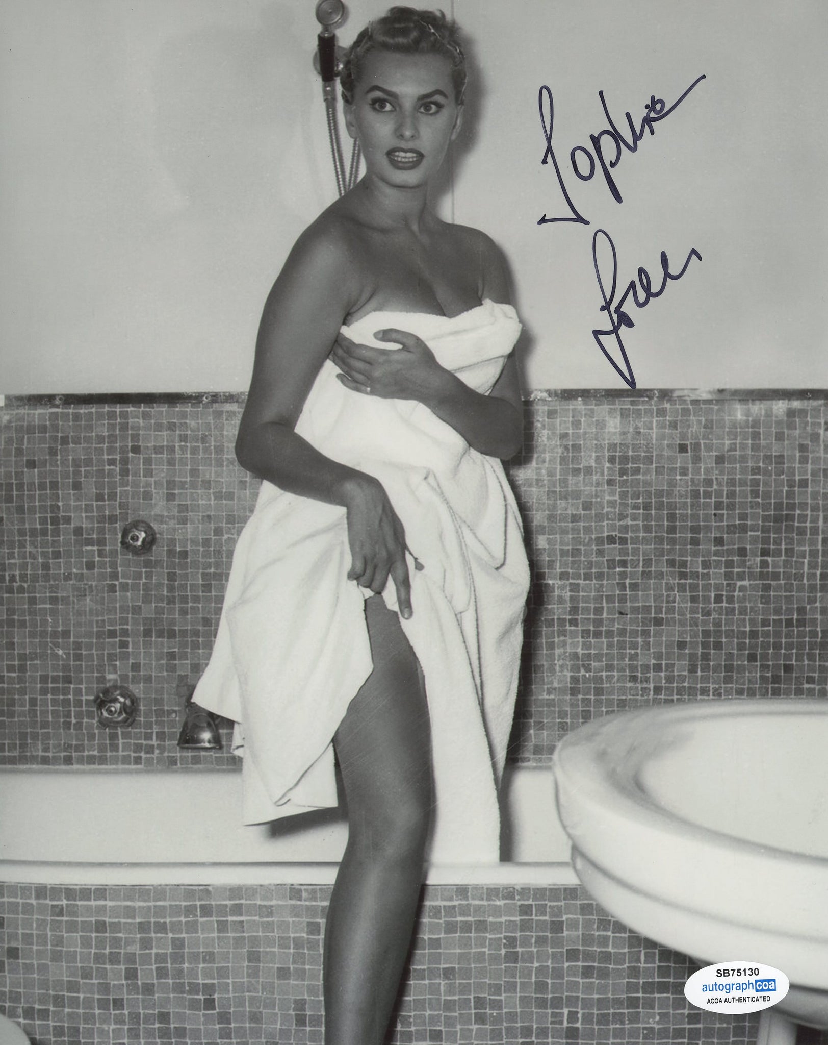 Sophia Loren Sexy Signed Autograph 8x10 Photo ACOA