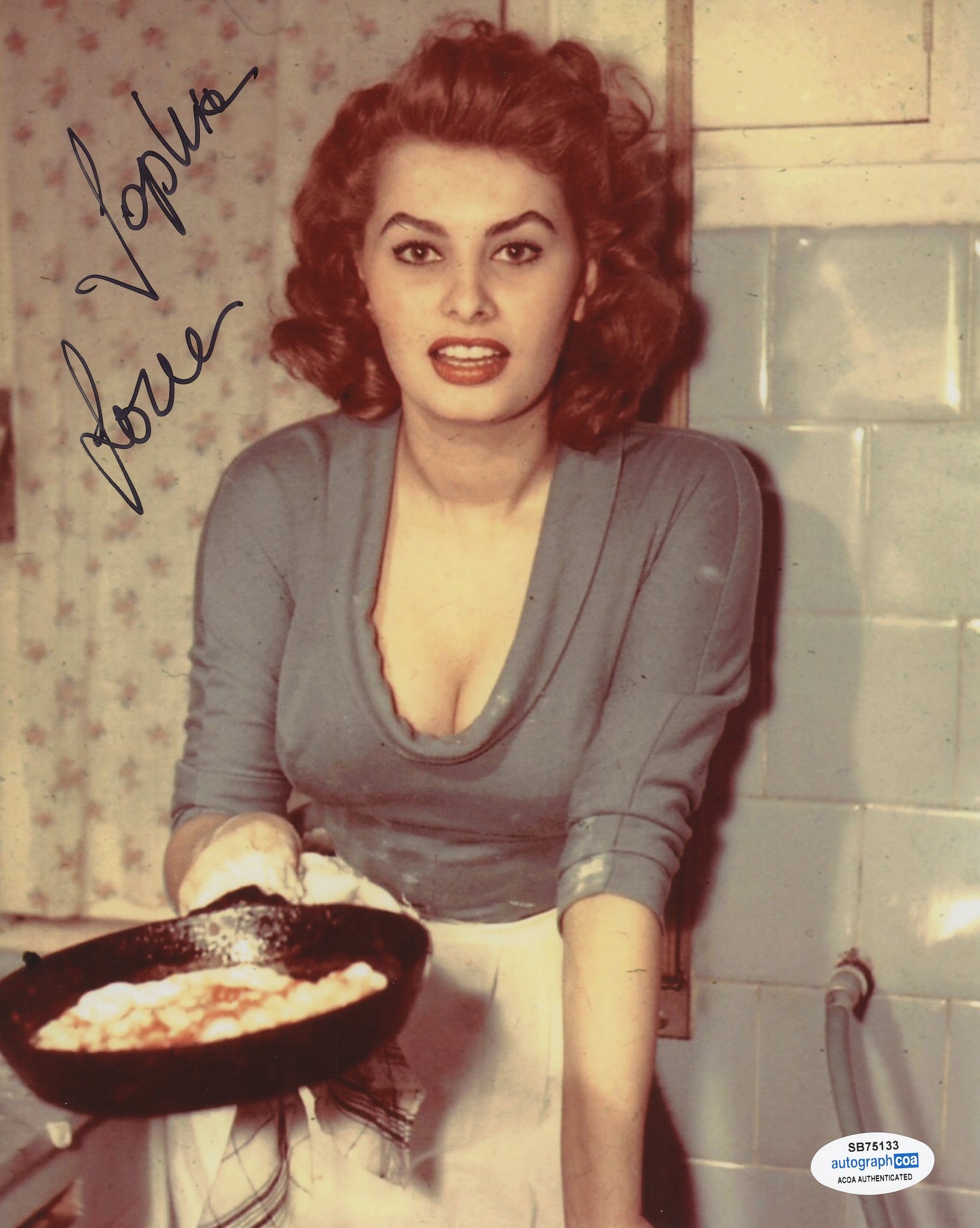 Sophia Loren Sexy Signed Autograph 8x10 Photo ACOA