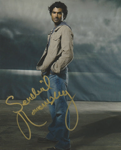 Sendhil Ramamurthy Heroes Signed Autograph 8x10 Photo #2 - Outlaw Hobbies Authentic Autographs