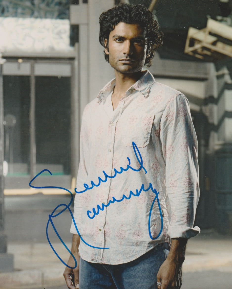 Sendhil Ramamurthy Heroes Signed Autograph 8x10 Photo #3 - Outlaw Hobbies Authentic Autographs