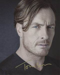 Toby Stephens Lost in Space Signed Autograph 8x10 Photo COA - Outlaw Hobbies Authentic Autographs