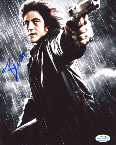 Benicio Del Toro Sin City Signed Autograph 8x10 Photo ACOA - Outlaw Hobbies Authentic Autographs